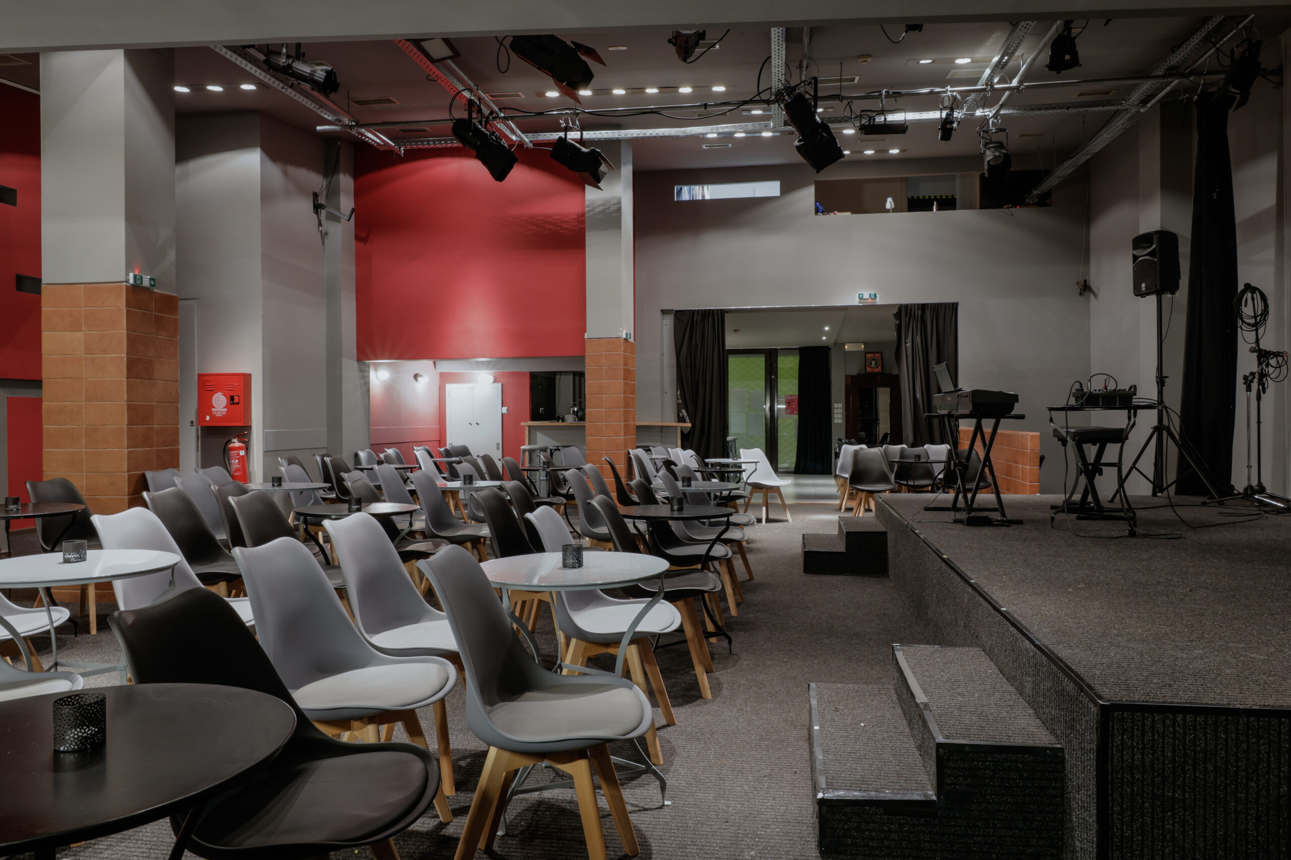 Stage and lighting rig with audience seating at Theatre of the NO